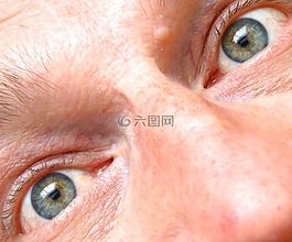 面對(duì),眼睛,鼻梁