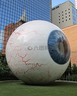巨大眼球,巨大的 orb,市中心