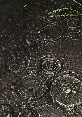 水,波,潆