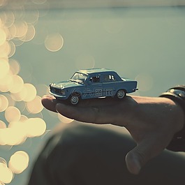 波蘭舞曲,公仔,汽車