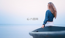 小船,女孩,黎明
