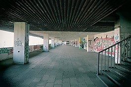 地道,大球場,離開