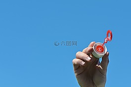 肥皂泡沫,天空,手