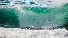 波,砸,海