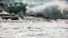 波,砸,海