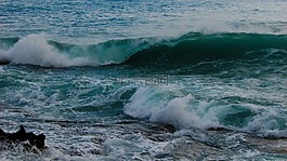 波,砸,海
