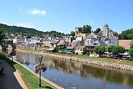 村,河,房屋