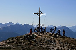 首腦會(huì)議的跨,山,交叉