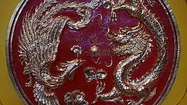 紅,龍,天鵝。