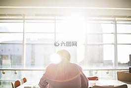 人,男,陽(yáng)光