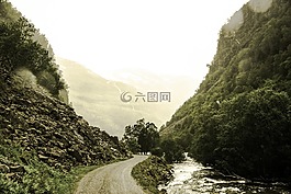 山,路,河