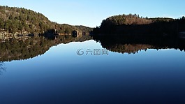水,沒有人,性質