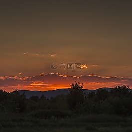 日落,到了晚上,天空