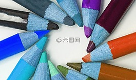彩色的鉛筆,鋼筆,漆