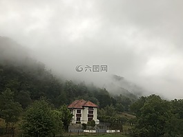 薄霧,鬼,特蘭西瓦尼亞