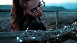 女孩,花環,晚上