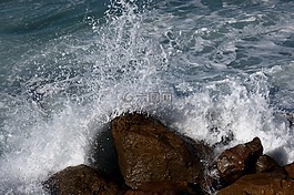 波,巖,海