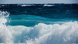 波,砸,海