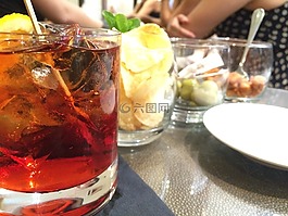 內格羅尼,喝,酒