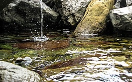 水,拖放,石頭