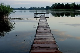 湖,橋,沉默