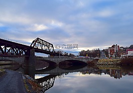 橋,水,反思