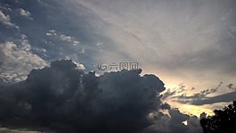 云,夏季,傍晚時分