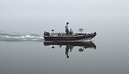 有霧的早晨漁夫,湖,自然