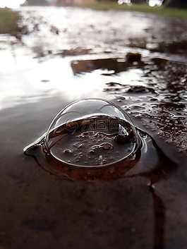 水,水里的气泡,雨