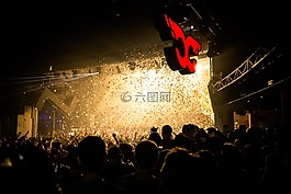 慶?；顒?性能,觀眾