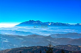 頂部的太陽(yáng),假期,云
