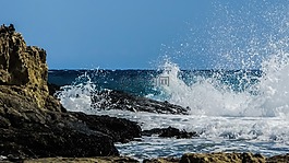 波,砸,海