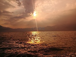 光,太陽,性質
