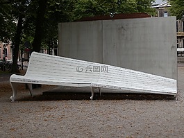 銀行,藝術(shù),摘要