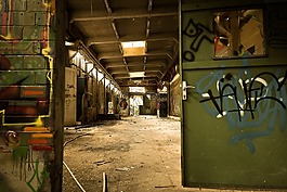 丟失的地方,工廠,老