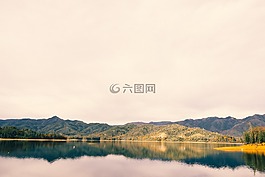 水,湖,山