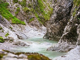 水,河,山