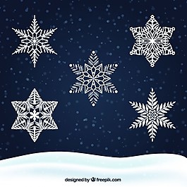在黑暗背景上的白色雪花