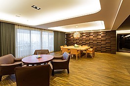 新中式时尚餐厅餐桌落地窗设计图