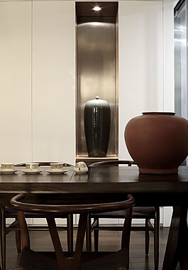 現(xiàn)代簡約餐廳餐桌背景墻設(shè)計圖
