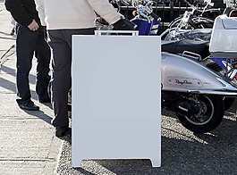戶外陰影場景海報樣機