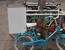 自行車上的海報樣機