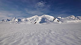大氣雪峰攀巖挑戰背景
