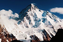 大氣云霧山峰背景