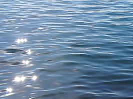 藍(lán)色的地中海水