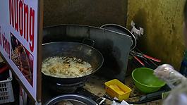 越南女士烹飪街頭食品