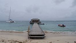 加勒比海海灘上的碼頭