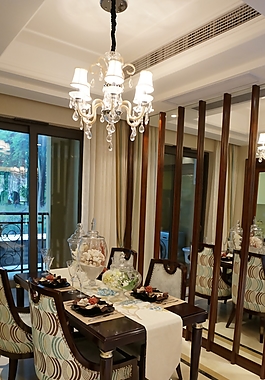 現(xiàn)代清新餐廳地板室內(nèi)設(shè)計裝修效果圖