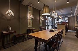 室內(nèi)餐廳實(shí)木餐桌效果圖