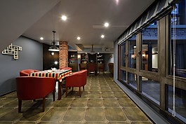 室內餐廳落地窗現代創意裝修效果圖
